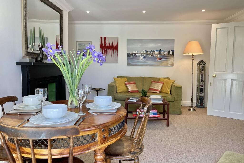 Lavender Apartment - Spacious Apartment Close To The Beach Deal Exterior foto