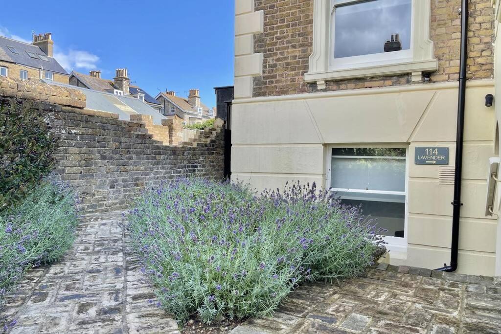 Lavender Apartment - Spacious Apartment Close To The Beach Deal Exterior foto