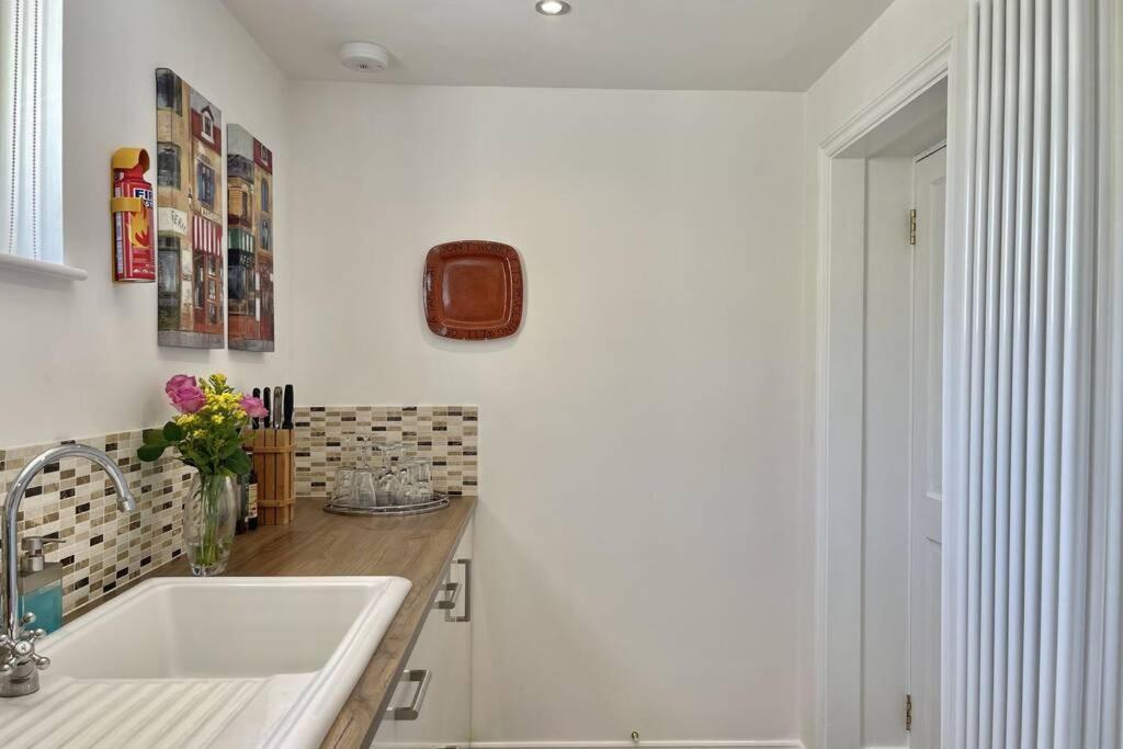 Lavender Apartment - Spacious Apartment Close To The Beach Deal Exterior foto
